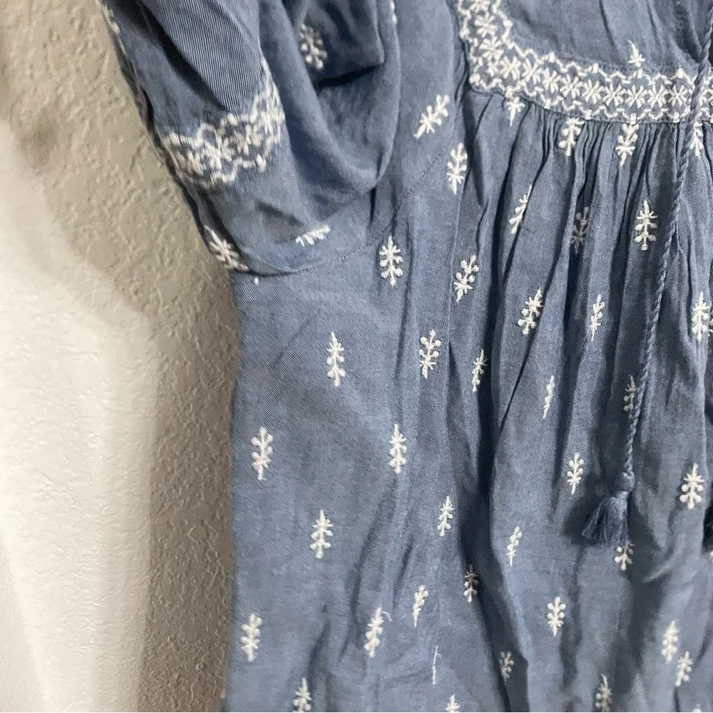 Old Navy Womens Shirt Blouse Blue White Peasant Floral Embroidered Size Medium